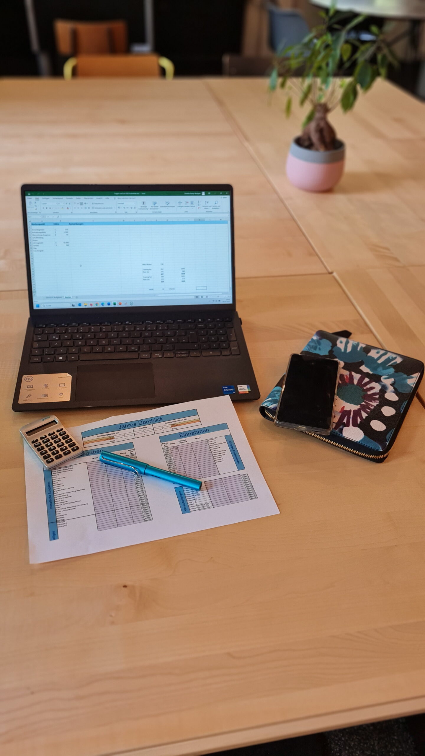 services-02 Laptop Liste Hochkant Scaled