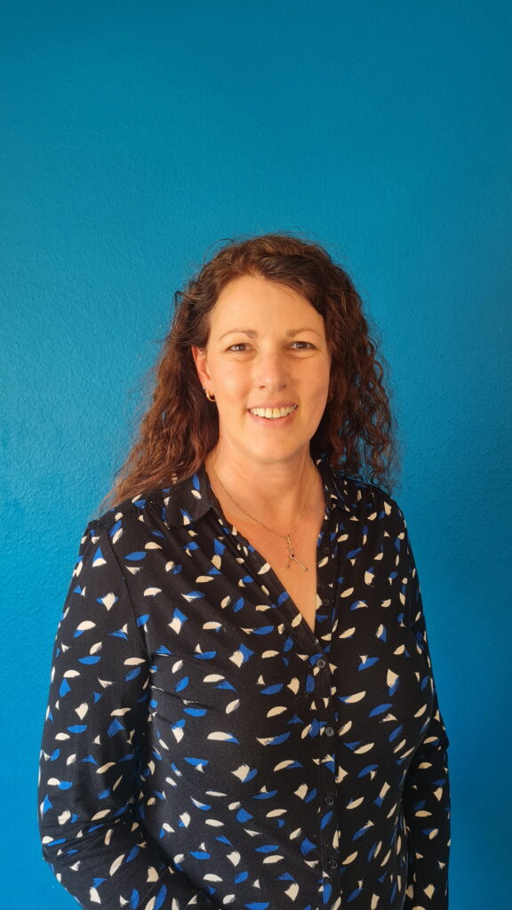 Portrait freundlich Daniela kamp-Beutgen, Finanzmentorin bei Finan-Orga, Portrait